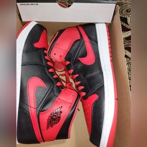 Jordan 1 mid size 11